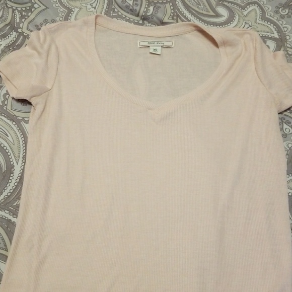 Pink Adam Levine t shirt v neck longer in the back - Picture 4 of 4